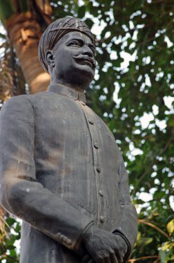 Hintli işadamı ve hayırsever Seth Anandi Lal Poddar 'ın (1874 - 1940) bir heykeli. Hindistan 'ın Malabar Tepeleri' ndeki Mumbai 'nin Asma Bahçeleri' nde halka açık bir sergide..