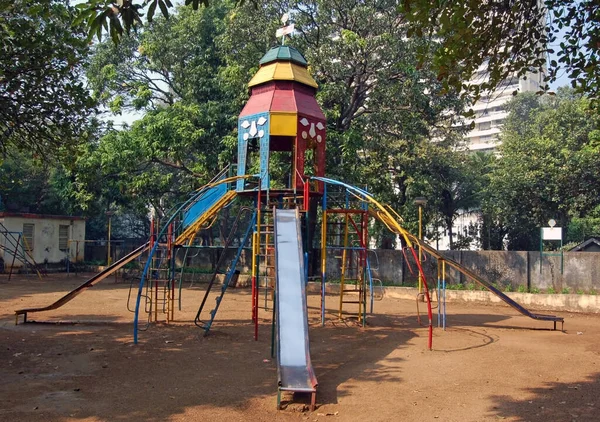 Una Cornice Arrampicata Scivolo Forma Tempio Indù Parco Giochi Mumbai — Foto Stock