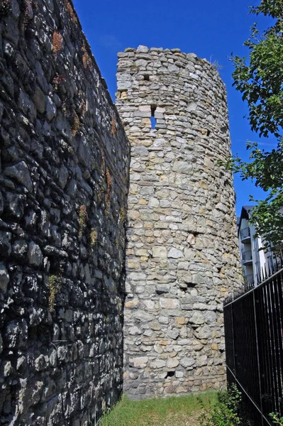 The Round Tower in Southampton\'s medieval wall. The tower was originally a dovecote built in the late thirteenth century, later incorporated into the town\'s outer defences.