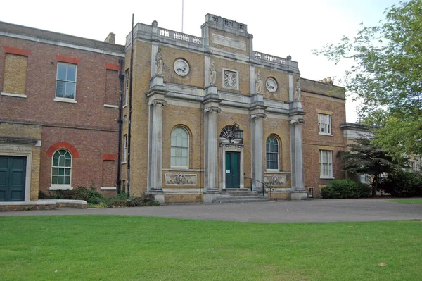 Fassade Des Historischen Pizhanger Manor Mitten Londoner Stadtteil Ealing — Stockfoto