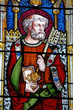 Cennetin kapılarının anahtarı Aziz Peter 'ın Victoria döneminden kalma cam penceresinde. 100 yıllık pencere ve Farnham 'daki bir kilisede sergileniyor..