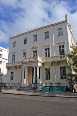Yazar, bankacı ve ekonomist Walter Bagehot (1826 - 1877) Belgravia, Westminster, Londra 'daki bu Gürcistan evinde yaşadı. Bir zamanlar The Economist dergisinin editörü olan Bagehot 'un en ünlü eseri 
