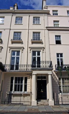 Yazar Mary Shelley (1797 - 1851), Frankenstein 'ın yazarı, Londra' nın merkezindeki Belgravia bölgesinde Gürcistan 'daki bir konakta yaşıyordu. Romancı bu evde beyin tümöründen öldü..