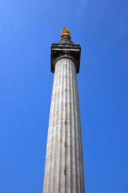Büyük Londra Yangını anıtı. Sir Christopher Wren tarafından tasarlanan sütun, yangının başladığı Pudding Lane 'den kısa bir mesafede, Londra' nın finans bölgesinin kalbinde duruyor..
