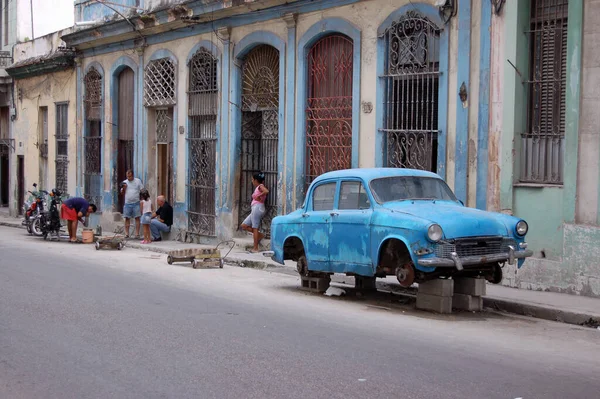 Havana Cuba November 2005 Straatscène Centraal Havana Als Monteur Repareert — Stockfoto