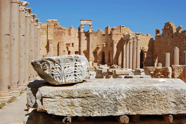 Widok Ruiny Starożytnej Rzymskiej Bazyliki Severan Leptis Magna Libia — Zdjęcie stockowe