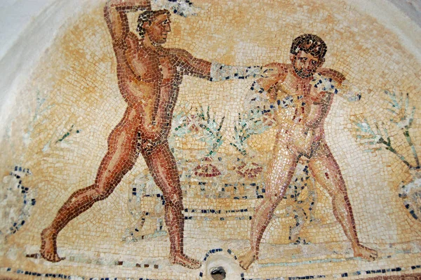 Mosaico Romano Antigo Mostrando Homem Ensaboando Outro Nicho Arqueado Nos Fotografias De Stock Royalty-Free