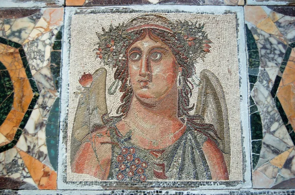 Starożytna Rzymska Mozaika Reprezentująca Porę Jesieni Orzechami Kolby Winogronami Zdobiącymi Obraz Stockowy