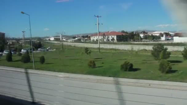 O ambiente dentro dos trens rápidos e a vista da casa, Turquia, abril 2016 — Vídeo de Stock