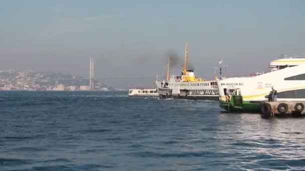 Viaje marítimo de Europa a Asia, ciudad de Estambul — Vídeo de stock