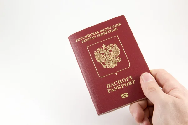 Elinde Rus uluslararası pasaportu