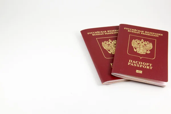 Beyaz bir arka plan üzerinde Rus uluslararası Pasaportlar