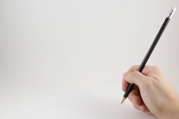 Hand mit Bleistift auf weißem Hintergrund — Stockfoto