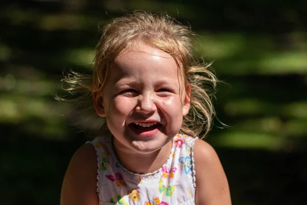 Niño Está Llorando Riendo Niño Está Histérico —  Fotos de Stock