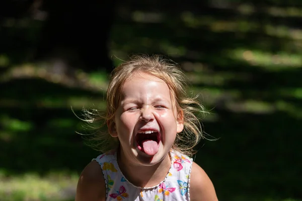 Niño Está Llorando Riendo Niño Está Histérico —  Fotos de Stock