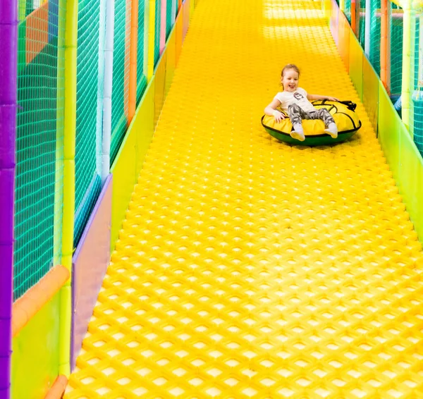 Child Plays Fun Entertainment Center Game Center — Stock Photo, Image