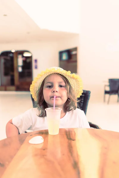 Child Drinks Lemonade Straw — Stock Photo, Image