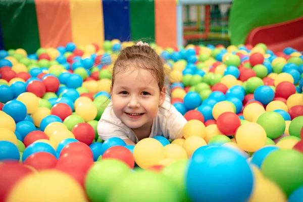 Child Plays Fun Entertainment Center Game Center — Stock Photo, Image