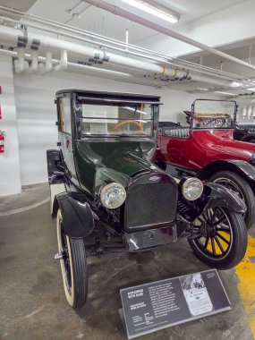 Los Angeles, ABD - 30 Kasım 2025 Petersen Otomotiv Müzesi. 1922 Chevrolet Serisi 490 Coupe