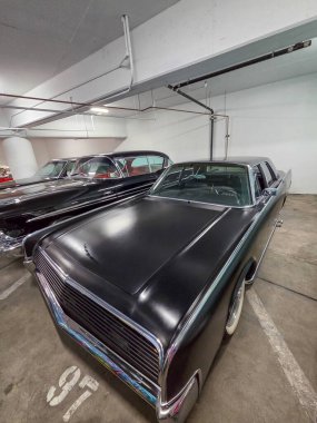 Los Angeles, ABD - 30 Kasım 2025 Petersen Otomotiv Müzesi. 1963 Lincoln Continental