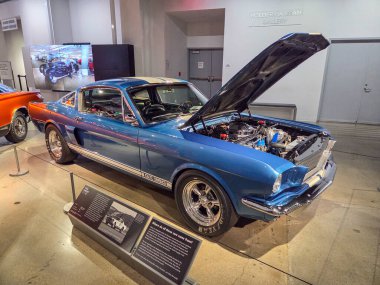 Los Angeles, ABD - 30 Kasım 2025 Petersen Otomotiv Müzesi. 1966 Shelby GT 350