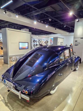 Los Angeles, ABD - 30 Kasım 2025 Petersen Otomotiv Müzesi. Tatra T87