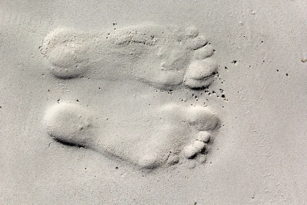 Fußabdrücke im Sand am Strand — Stockfoto