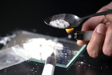 Eroin için enjeksiyon Isıtma