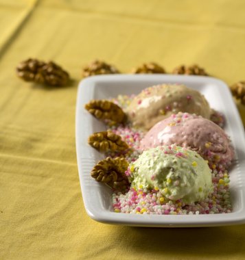 Farklı aromalı dondurma 