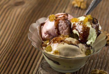 Farklı aromalı dondurma 