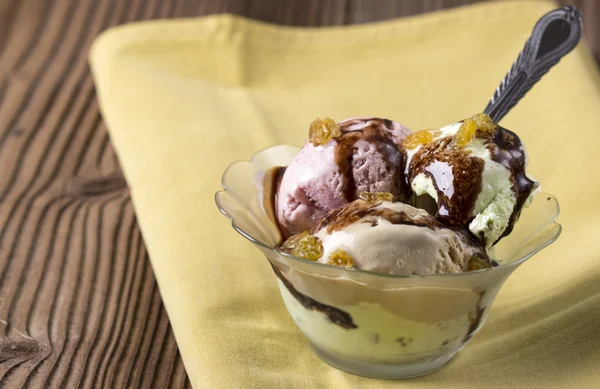 Farklı aromalı dondurma 