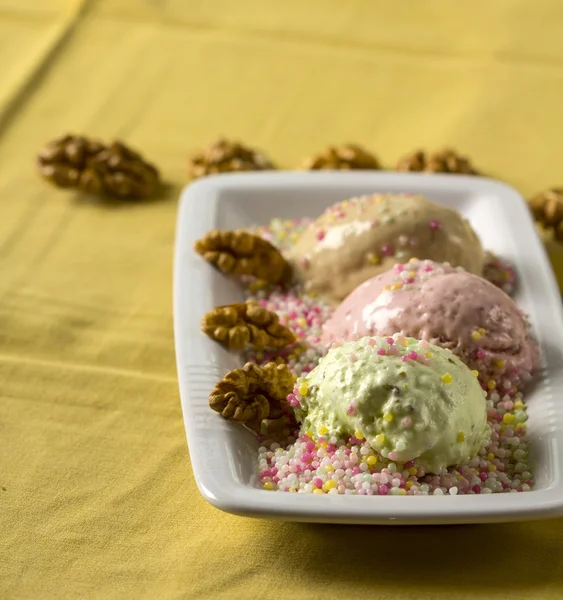 Farklı aromalı dondurma 