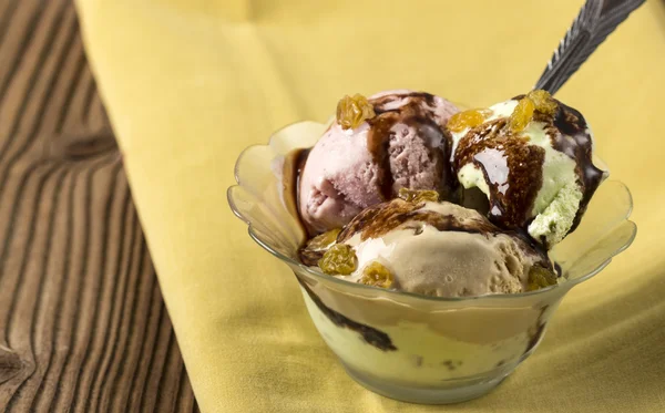 Farklı aromalı dondurma 