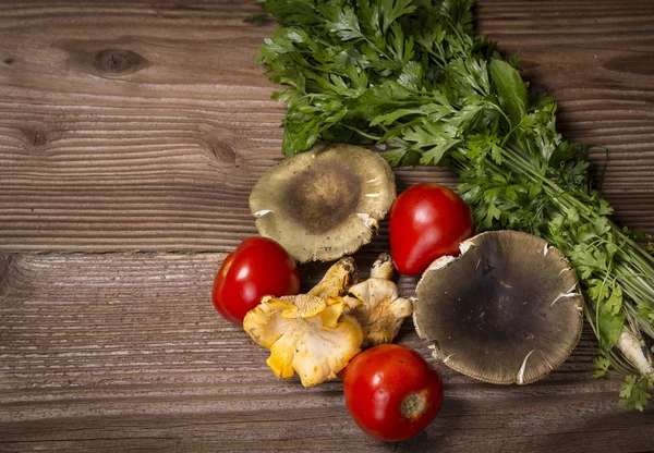 Diferentes tipos de setas con verduras Fotos De Stock