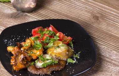 Fried mantar domates ile