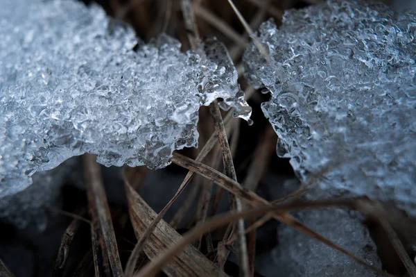 Fondo de primavera - derretir y romper el hielo — Foto de Stock