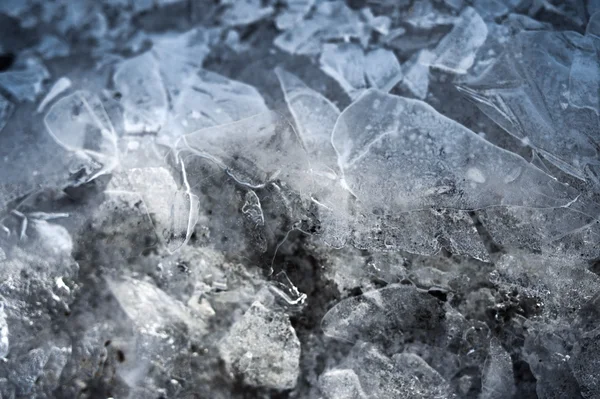 Tavaszi háttér - meltinh és a repedések a jégen — Stock Fotó