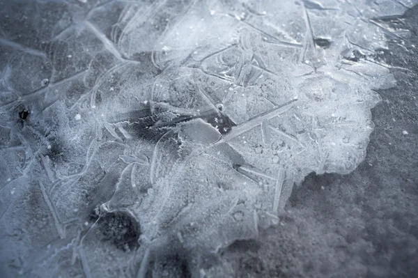 Spring background - meltinh and cracking ice — Stock Photo, Image