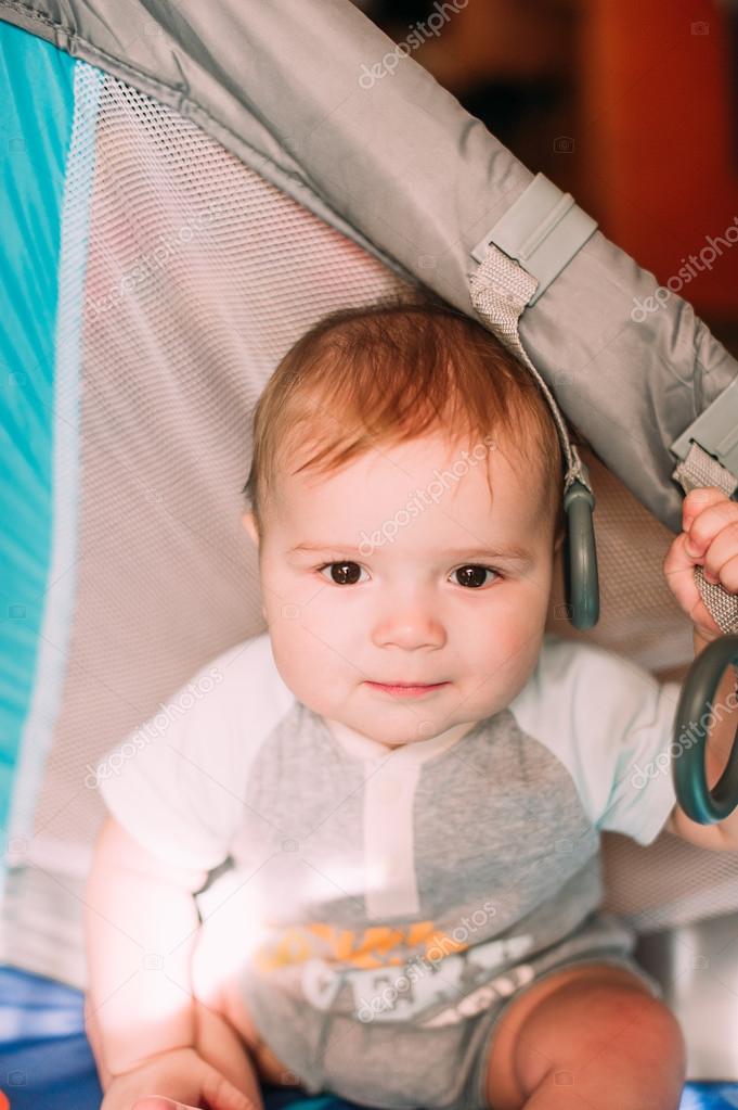 Mignon Petit Garcon Jouant Dans Un Parc Colore A L Interieur Belle Enfant Qui S Amuse A La Creche Image Libre De Droit Par Dashakiseleva91 Gmail Com C Mignon Petit Garcon Jouant Dans Un Parc Colore A L Interieur Belle Enfant Qui S Amuse A La Creche Image Libre De Droit Par Dashakiseleva91 Gmail Com C