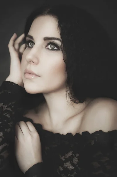 Portrait of young girl in gothic lace dress with black necklace — Stock fotografie