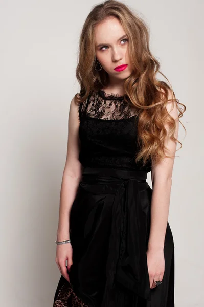 Portrait of beautiful young blonde girl in black dress. Fashion photo — Stock Photo, Image