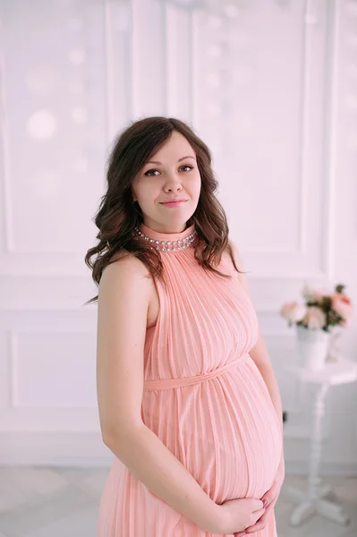 Happy pregnant young woman waiting for a child — Stock Photo, Image