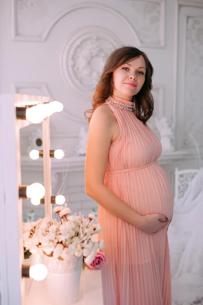 Happy pregnant young woman waiting for a child — Stock Photo, Image