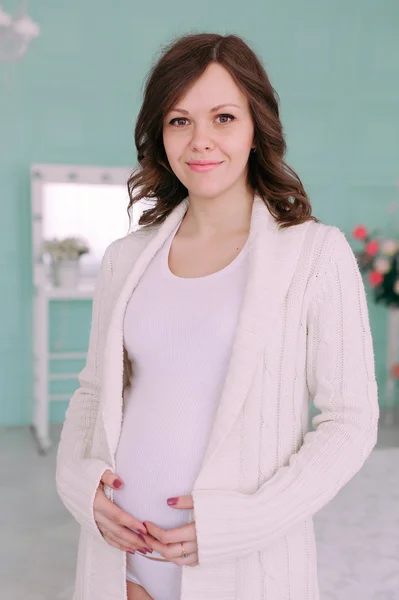 Happy pregnant young woman waiting for a child — Stock Photo, Image