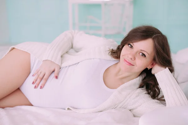 Happy pregnant young woman waiting for a child — Stock Photo, Image