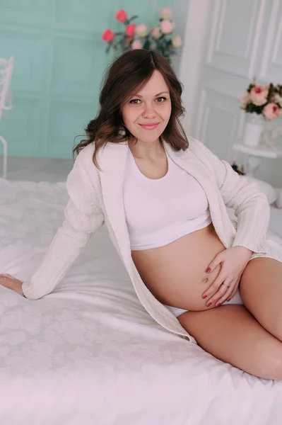 Happy pregnant young woman waiting for a child — Stock Photo, Image