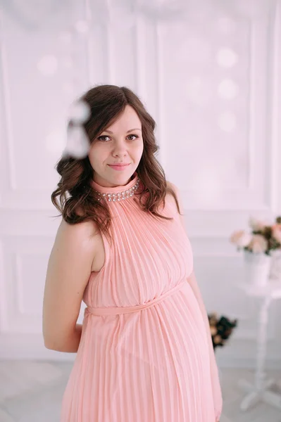 Happy pregnant young woman waiting for a child — Stock Photo, Image