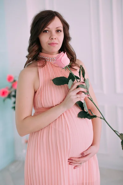 Happy pregnant young woman waiting for a child — Stock Photo, Image