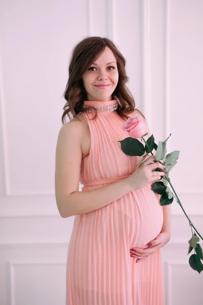 Happy pregnant young woman waiting for a child — Stock Photo, Image