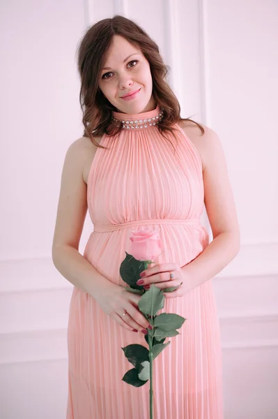 Happy pregnant young woman waiting for a child — Stock Photo, Image